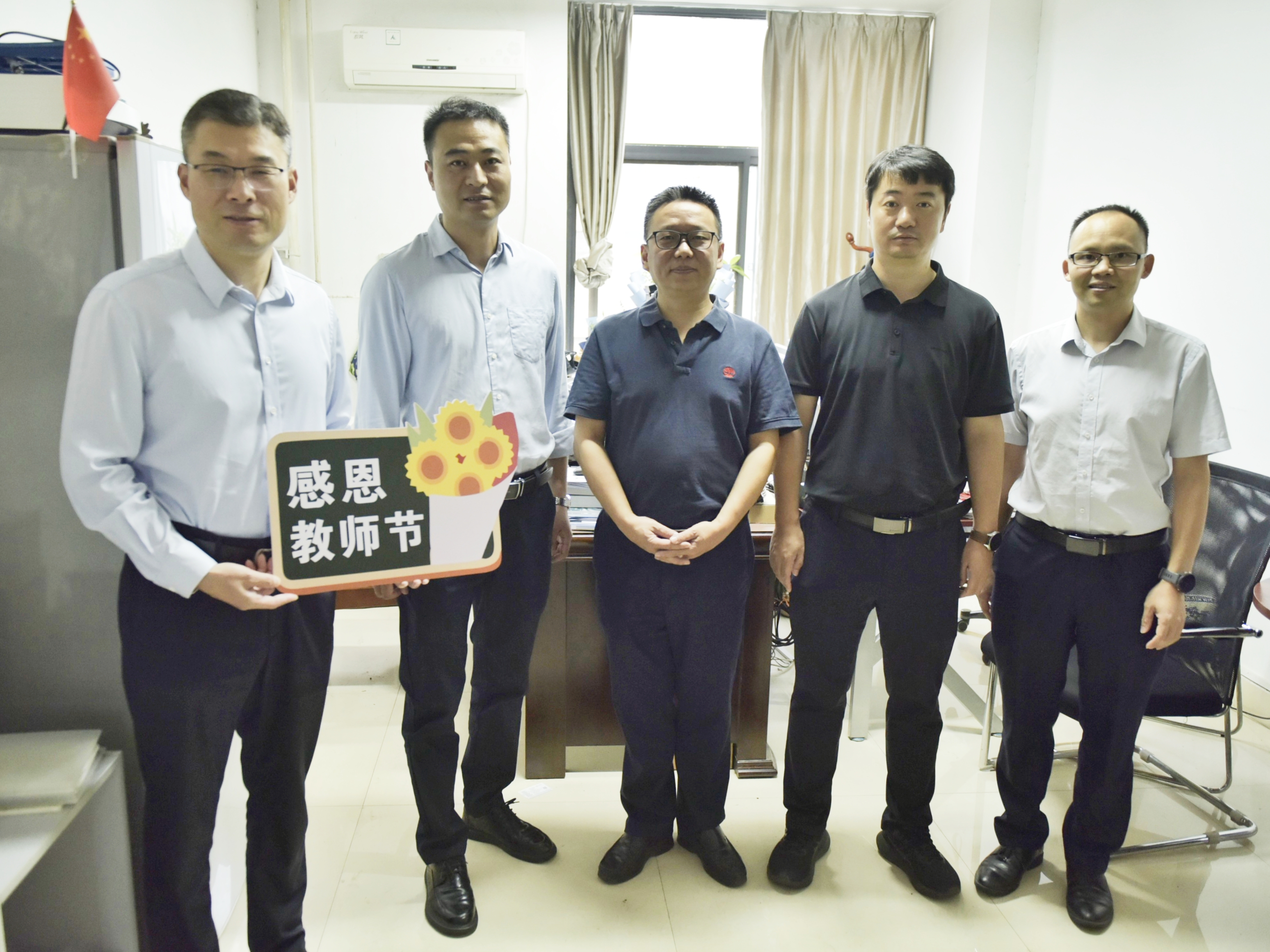 沈锡辉.jpg